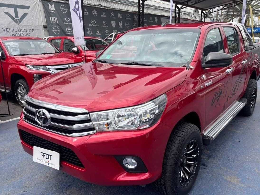 Toyota HILUX 2023 (1/10)