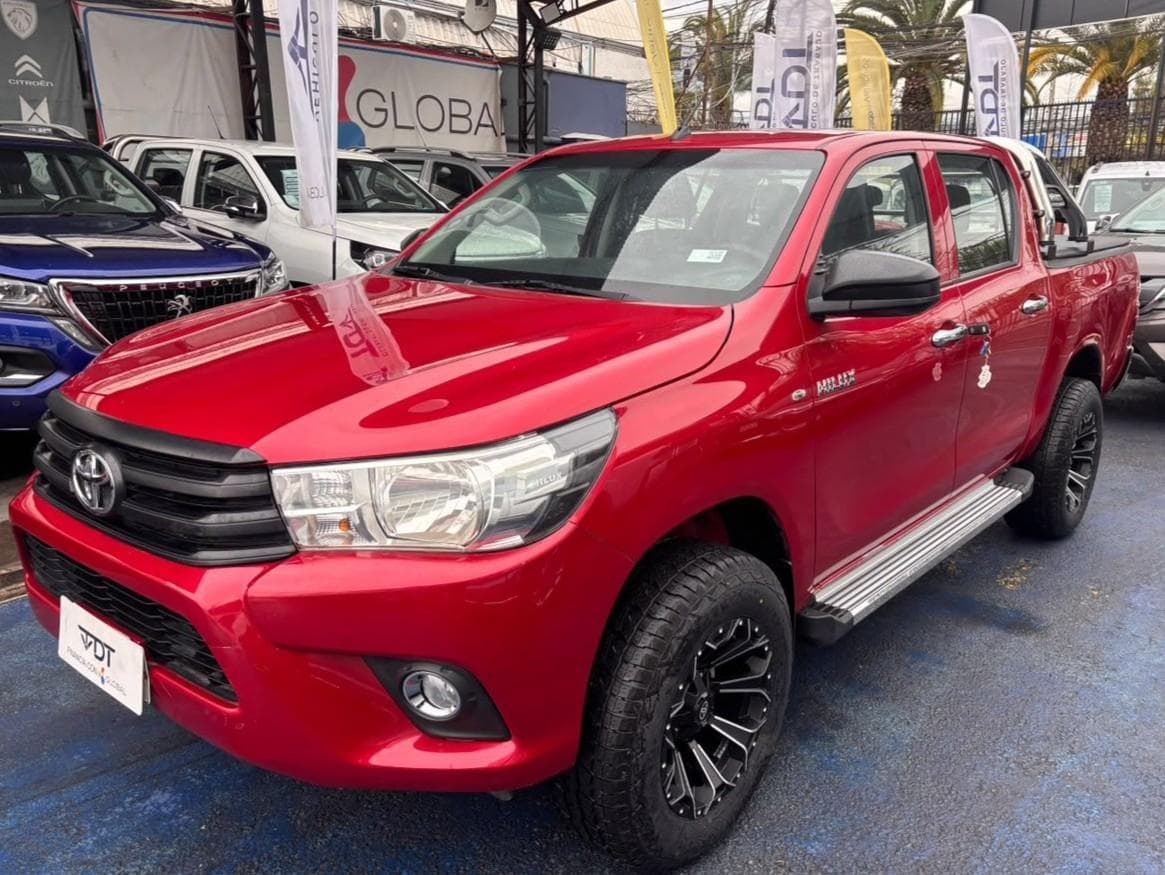 Toyota HILUX 4X4 2.4 MT 2024 (1/10)